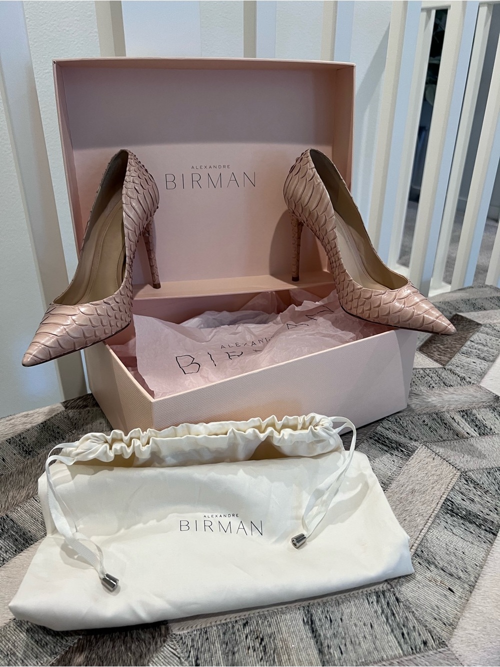 Alexandre Birman Blush Pink Scalloped Leather Pointed Pumps